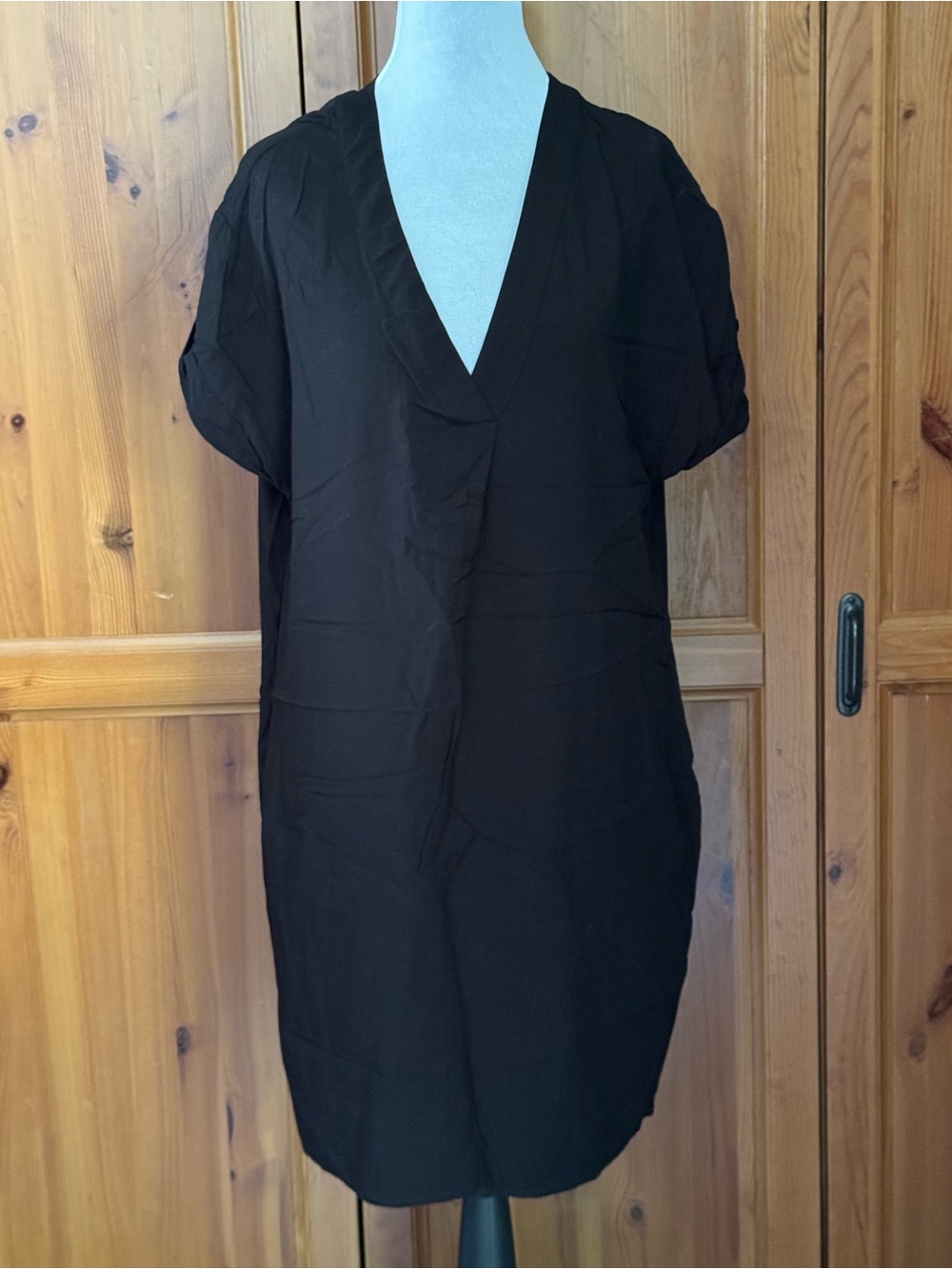 GAP Black Split Neck Dress 100%Rayon/Viscose  Pockets Size L